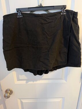 Old Navy Black Women’s Skort Shorts
